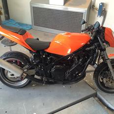 Yamaha FZ750