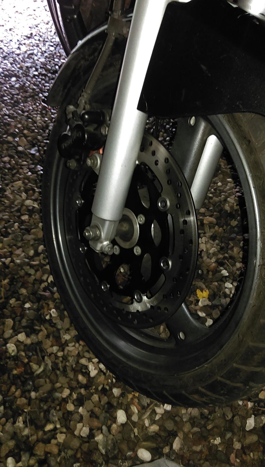 Suzuki GS 500E - Ny skive og klodser. kan godt mærkes 😊 billede 8