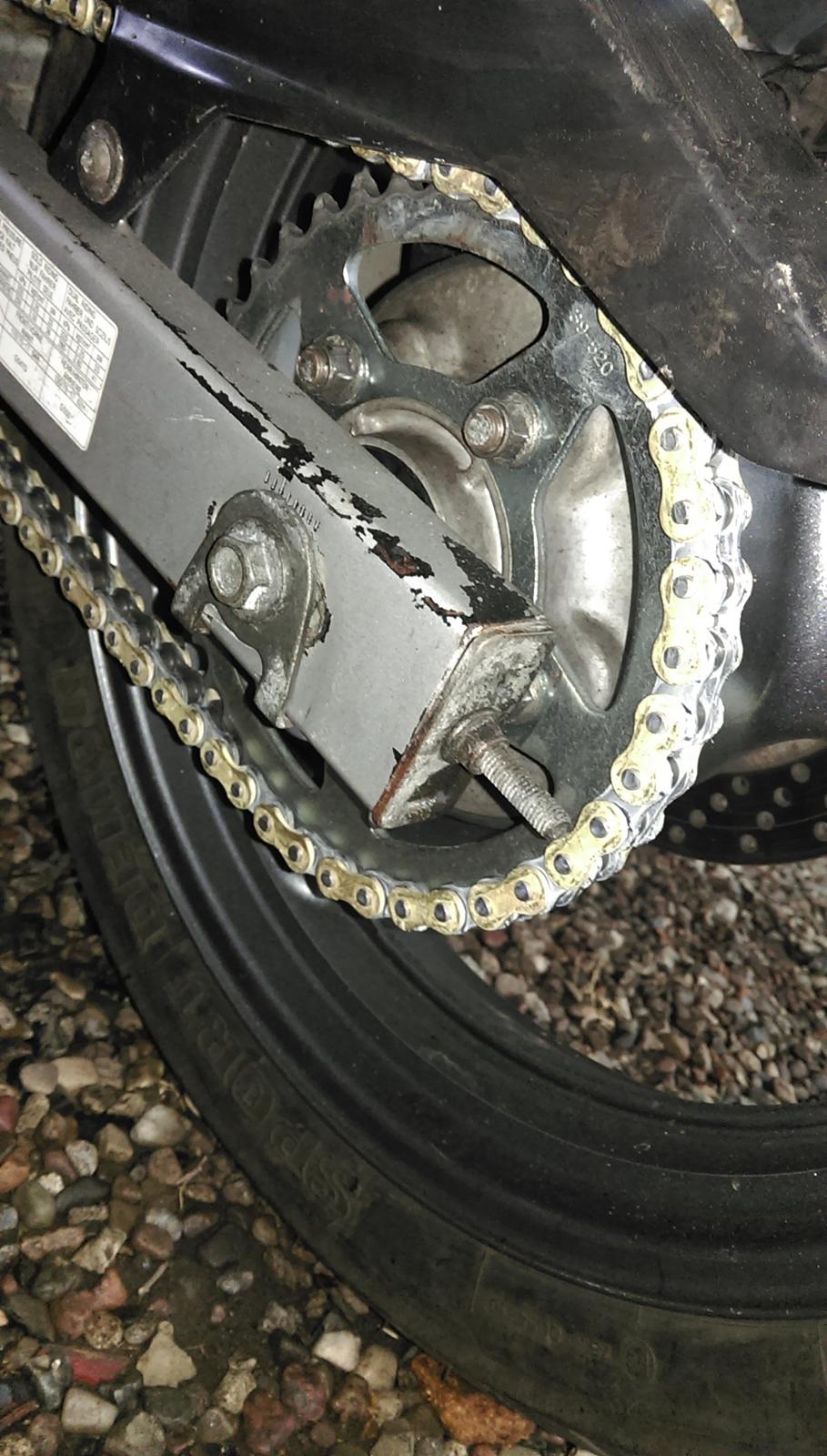 Suzuki GS 500E - nyt kædekit, trængte den også til 😊 billede 9