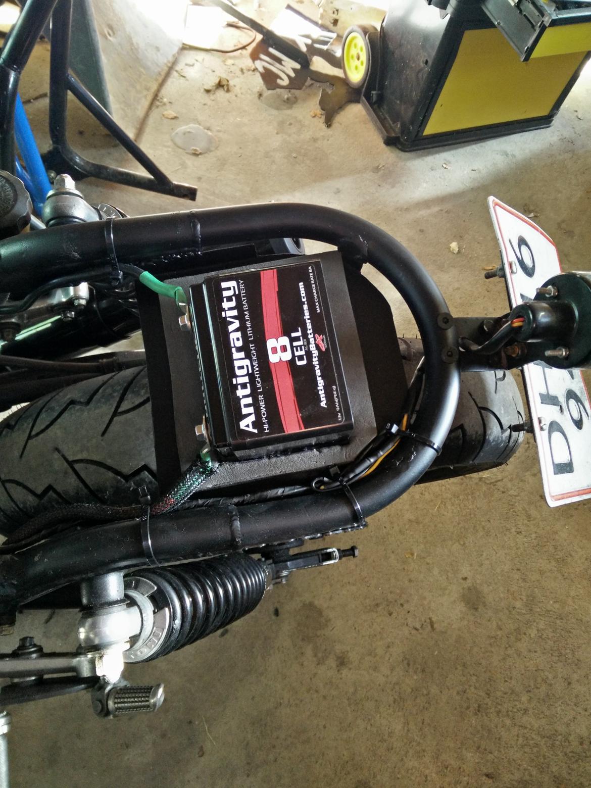 Honda CB900F Bol D'or aka Perlen - Nyt batteri, ny fastgørelse billede 16