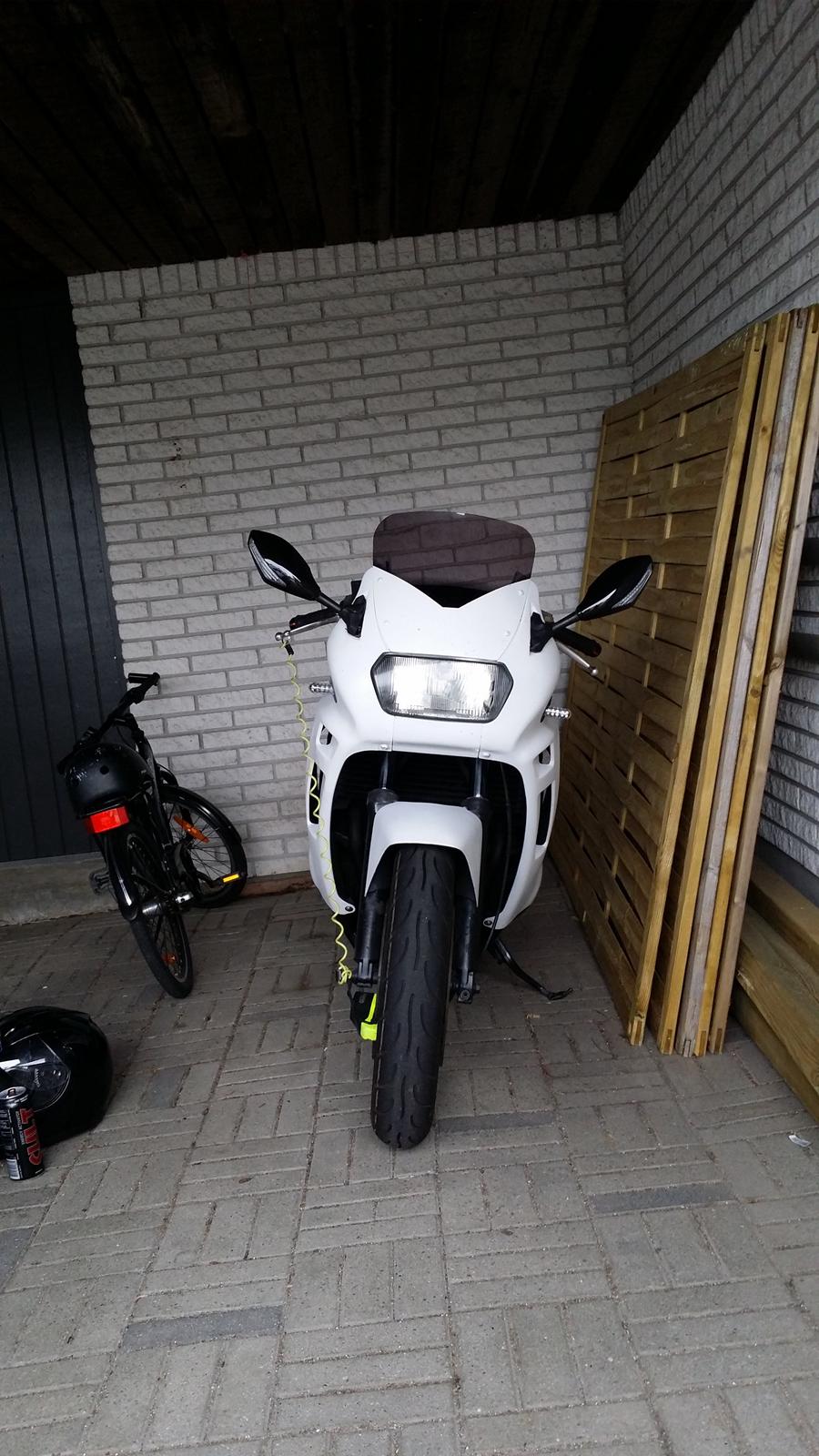 Suzuki Gsx 600 f - nye " moderne " spejle billede 5