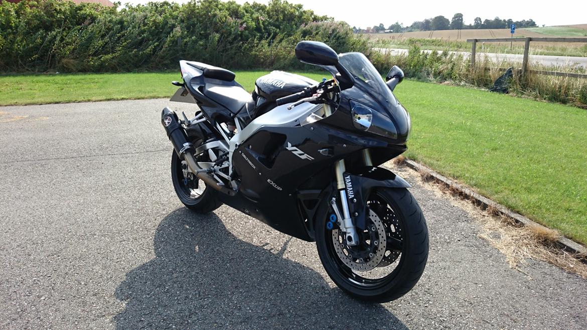 Yamaha YZF R1 billede 1