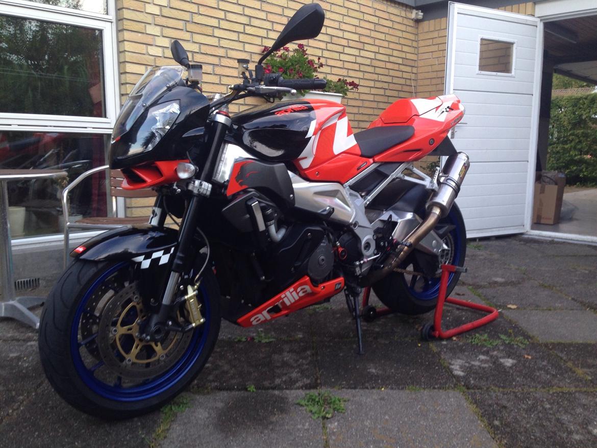 Aprilia Tuono 1000rr billede 2