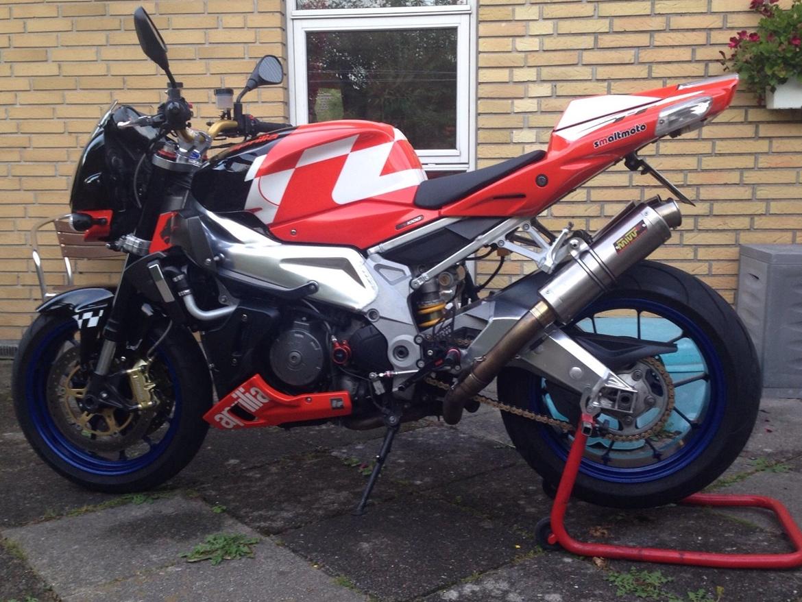 Aprilia Tuono 1000rr billede 1