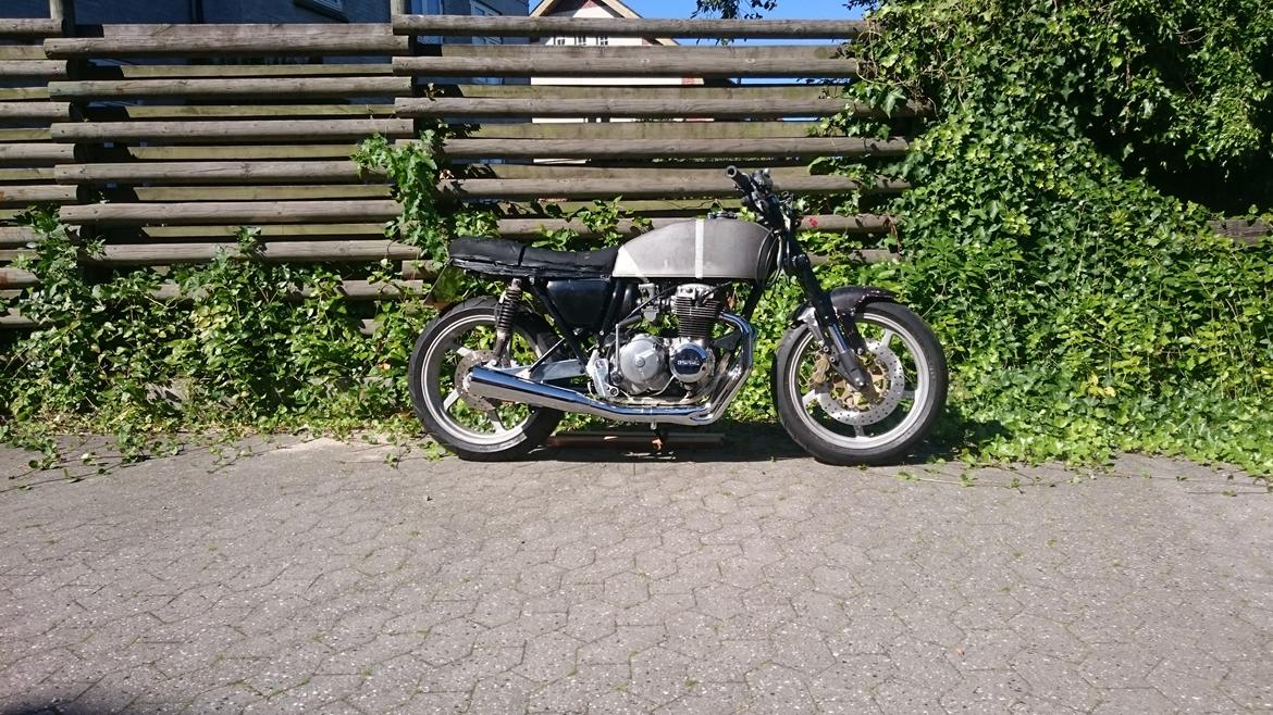 Honda 400 Four langtidsprojek - 8/9-2015, så er der styr på udstødning og bagsvinger billede 1