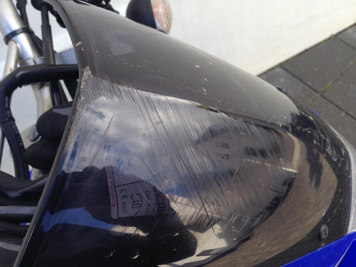 Yamaha XT 660 R - Kan godt grine lidt ved tanken om hvordan motorcyklen må have kuret da tidligere ejer gav den ridserne her :) billede 3