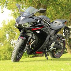 Yamaha YZF-R3 Raven