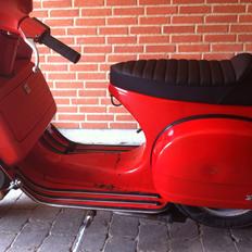 Vespa P200E