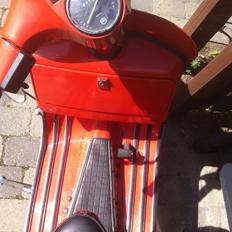 Vespa P200E