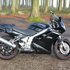 Honda VFR750F RC36-1