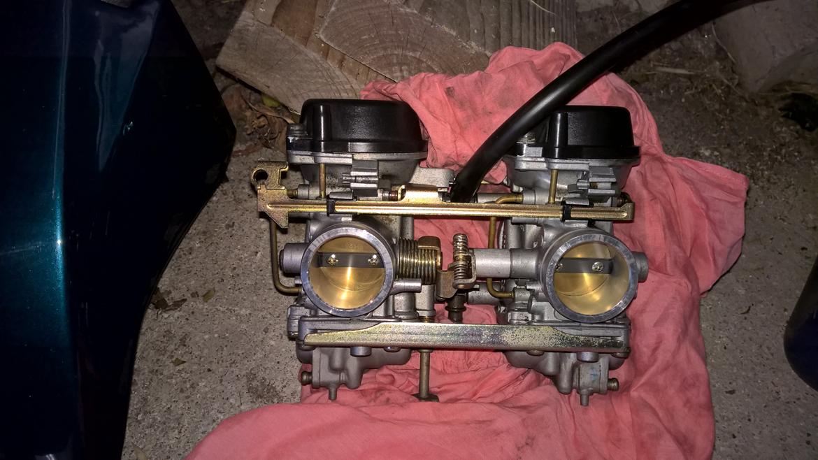 Suzuki GS 500 E [SOLGT]  - Karburatorer renset udenpå. Indeni afventer ankomst af nye dyser og nåle fra Factory pro. billede 11
