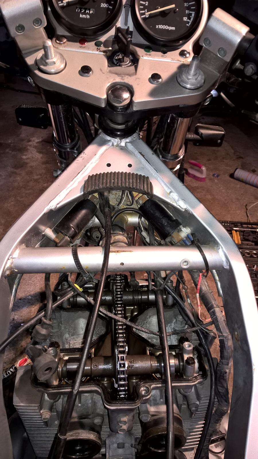 Suzuki GS 500 E [SOLGT]  - Klar til at stille ventiler. Begge indsugningsventiler var lidt for stramme. Udstødningsventilerne sad lige i øjet. billede 13