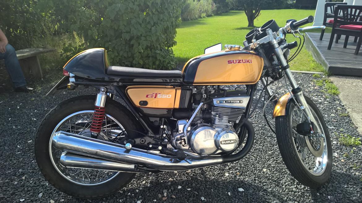 Suzuki GT 550' NU TOTALSKADET :-( billede 1