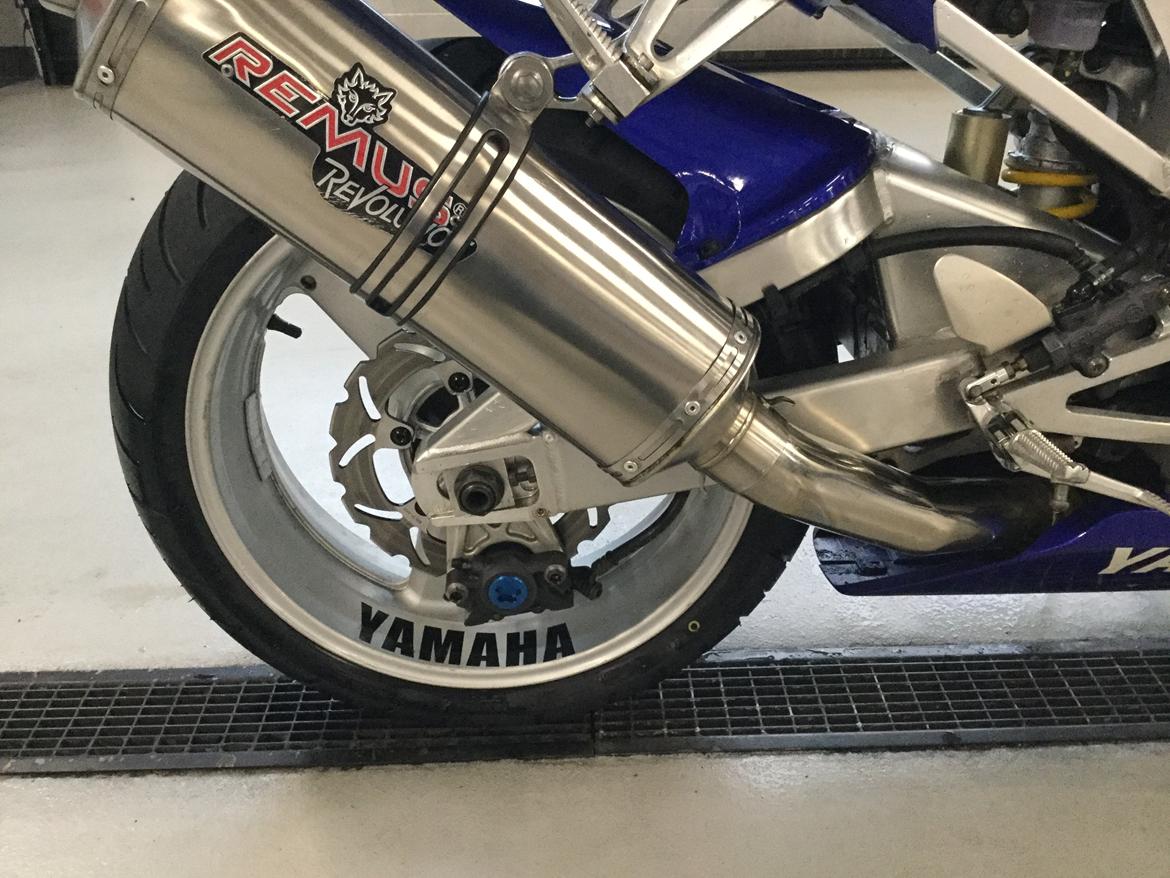 Yamaha YZF R1 billede 2