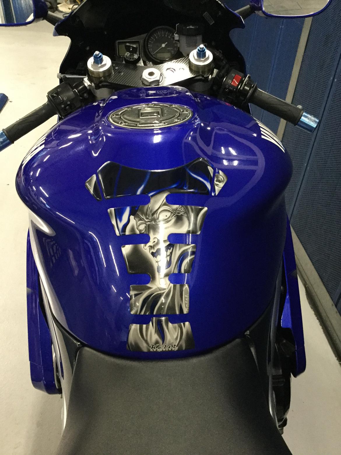 Yamaha YZF R1 billede 8