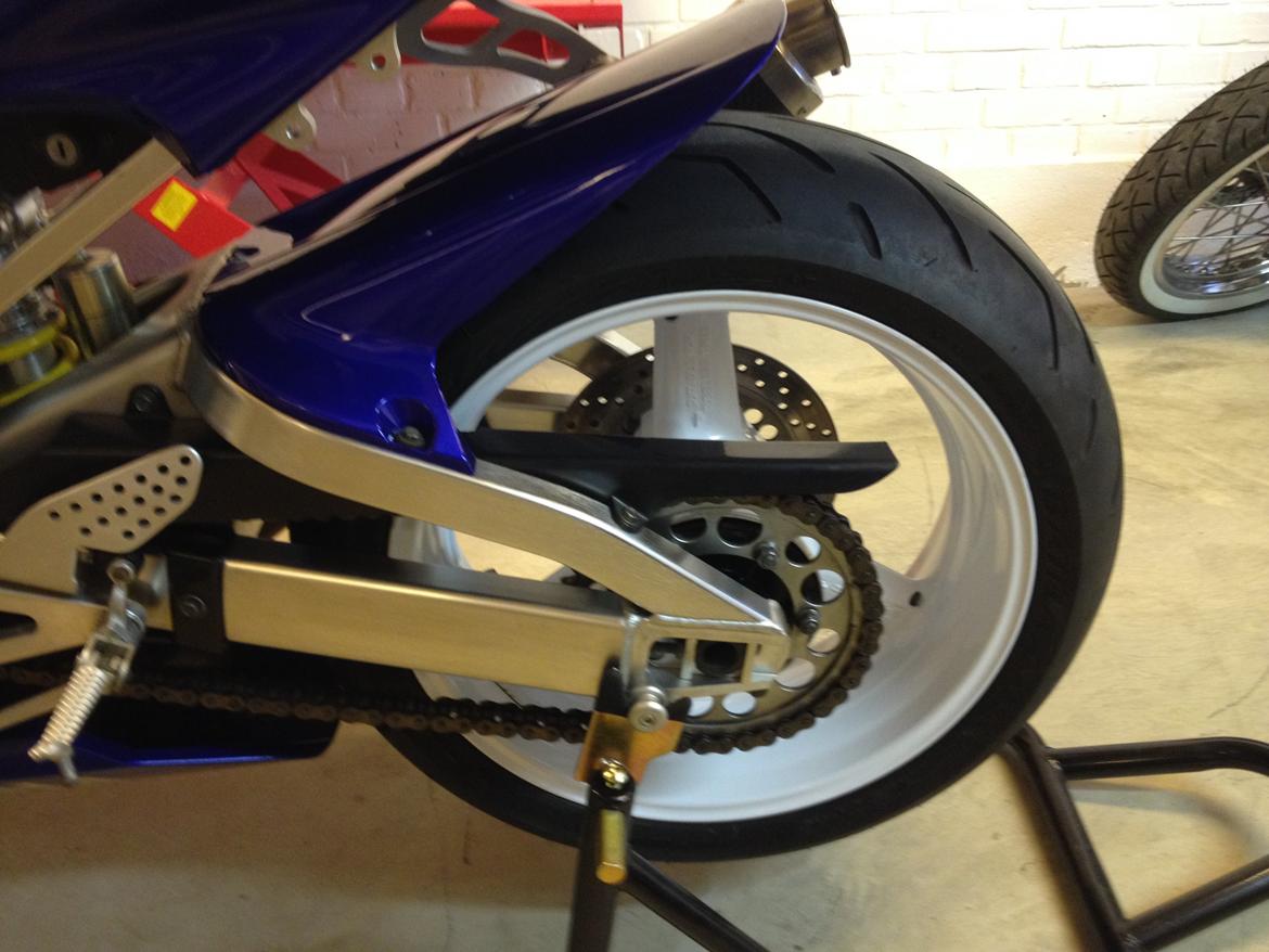 Yamaha YZF R1 billede 8