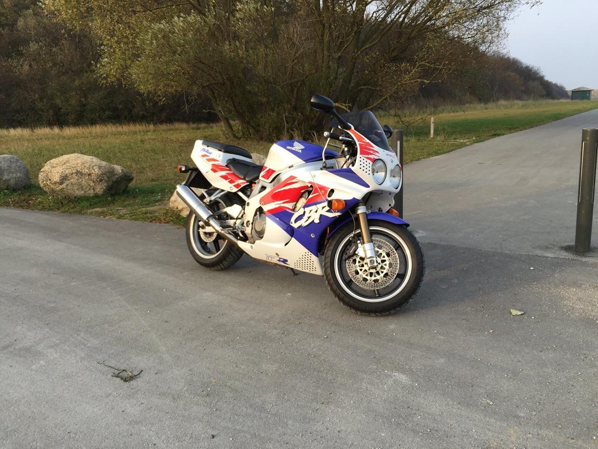 Honda CBR 900 RR Fireblade SC 28 billede 2