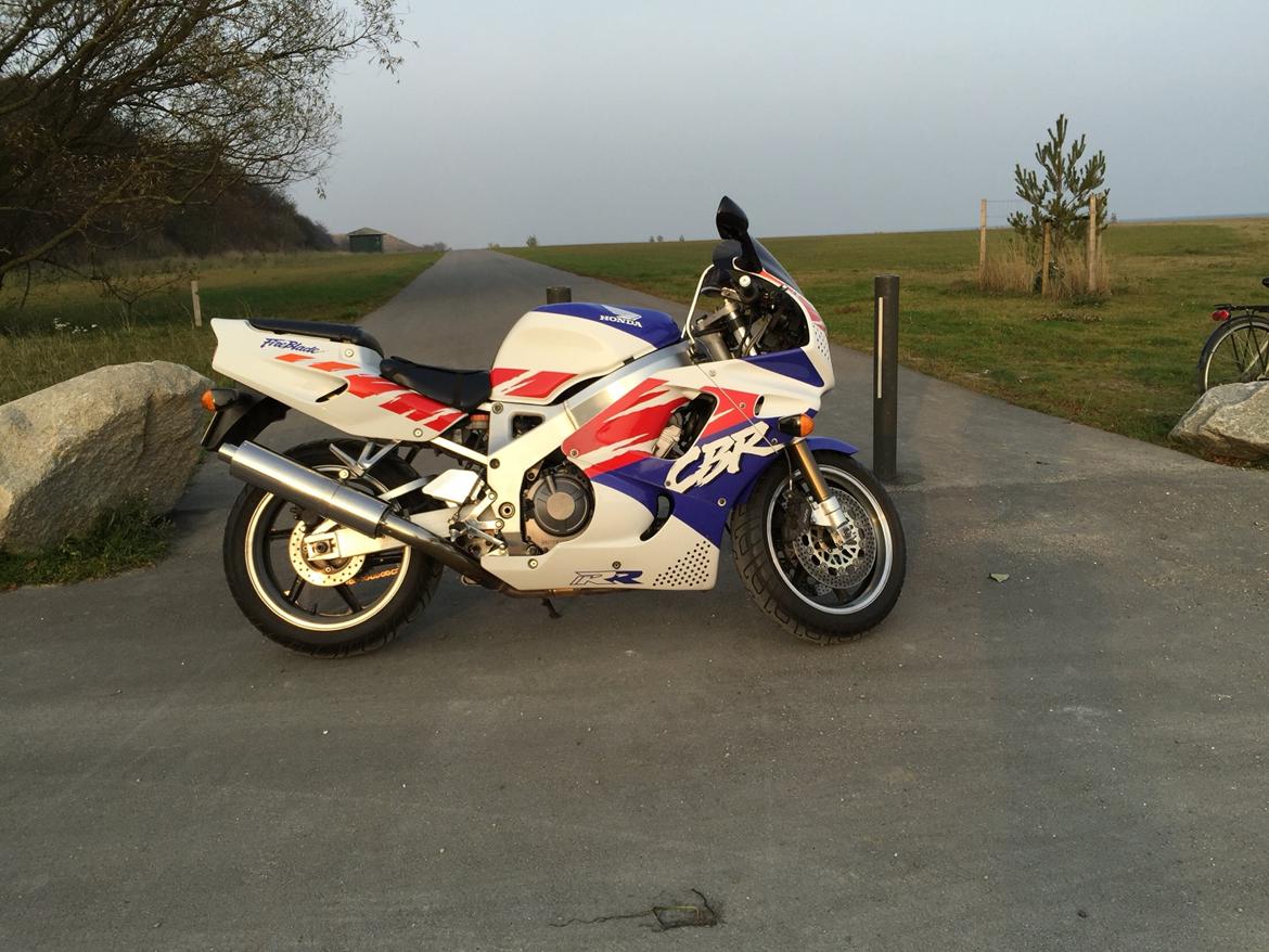 Honda CBR 900 RR Fireblade SC 28 billede 3