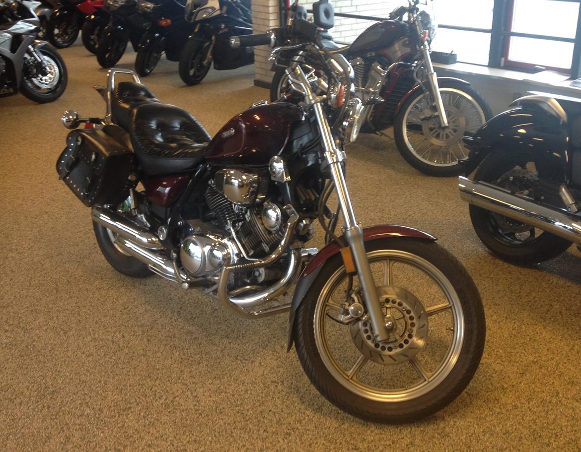 Yamaha XV 750 - 1. møde med cyklen ved forhandler billede 2