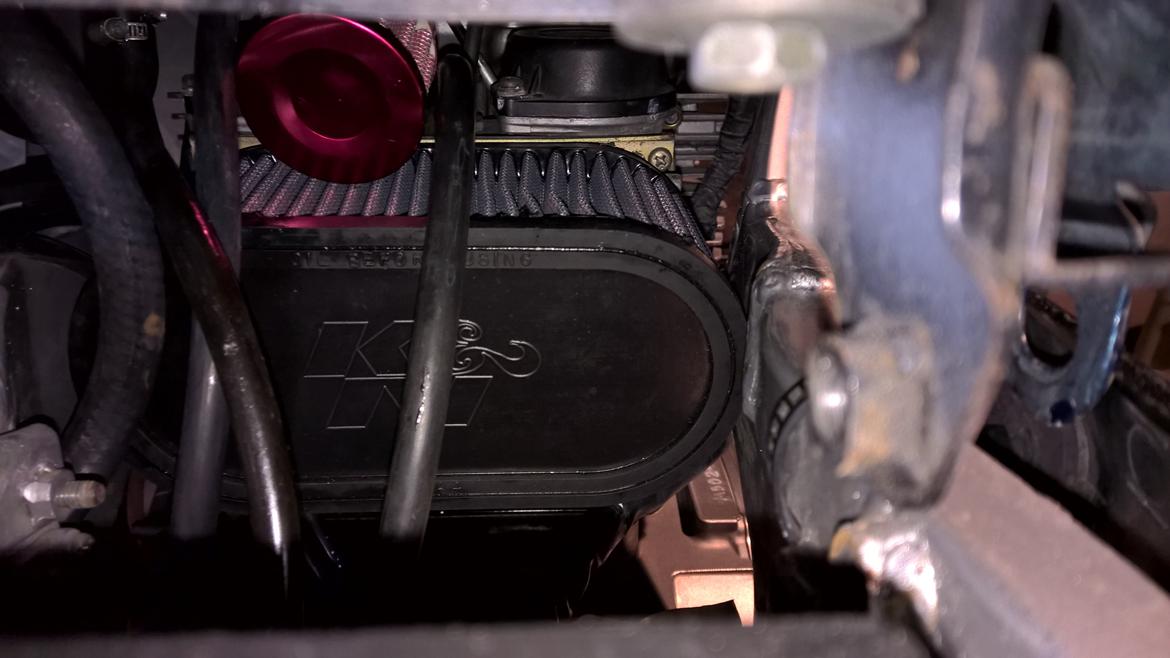 Suzuki GS 500 E [SOLGT]  - Åbent KN luftfilter og udluftningsfilter til ventildækslet. billede 22