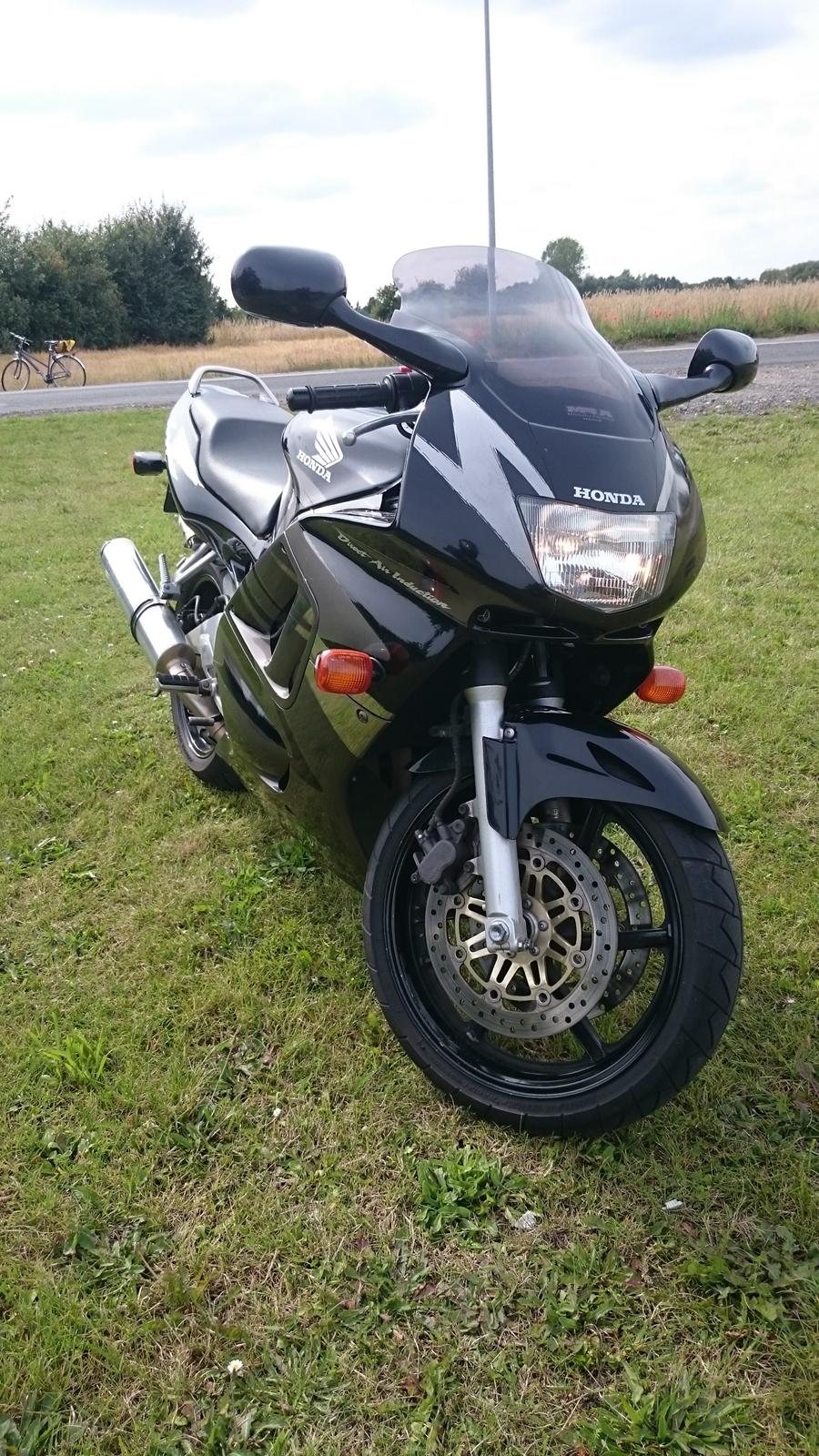 Honda CBR 600 F3½ - solgt - Een af de første ture hvor lyksagligheden naturligvis skulle foreviges :) billede 3