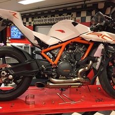 KTM RC8R