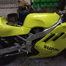 Suzuki gsx-r 400r (solgt)
