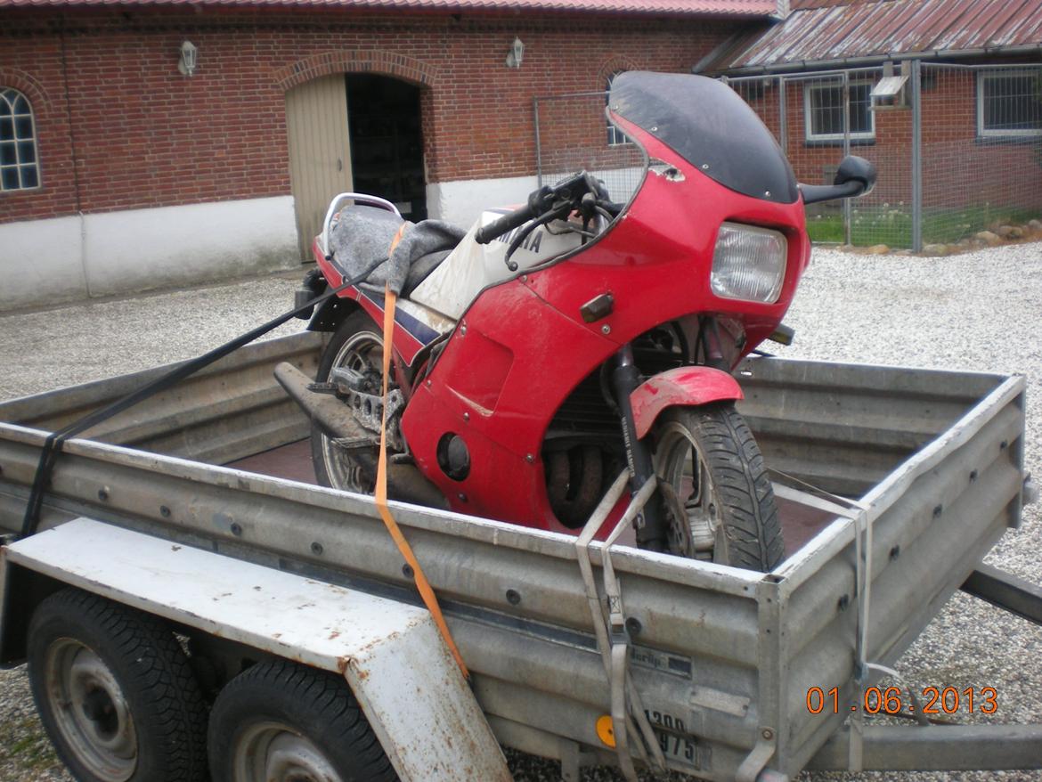 Yamaha RD 350 YPVS - Efter 10 år i en lade ser man lidt træt ud. billede 2