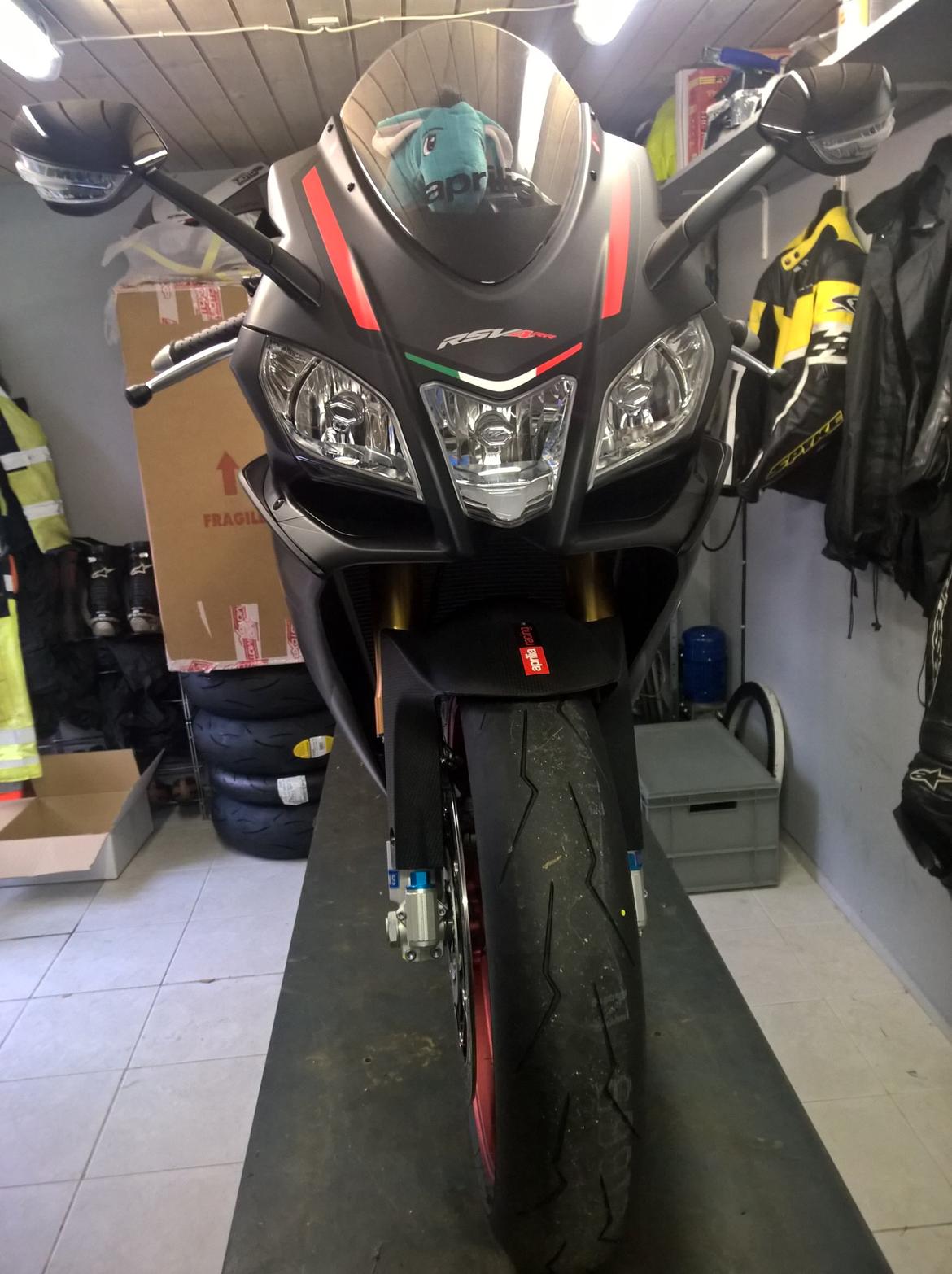 Aprilia RSV4RR Racepack SOLGT (Bane cykel) billede 12