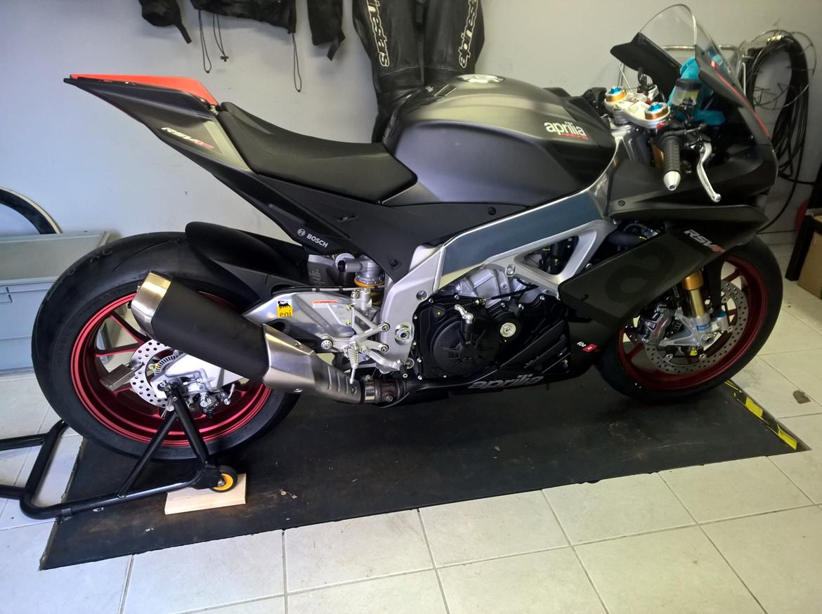 Aprilia RSV4RR Racepack SOLGT (Bane cykel) billede 9