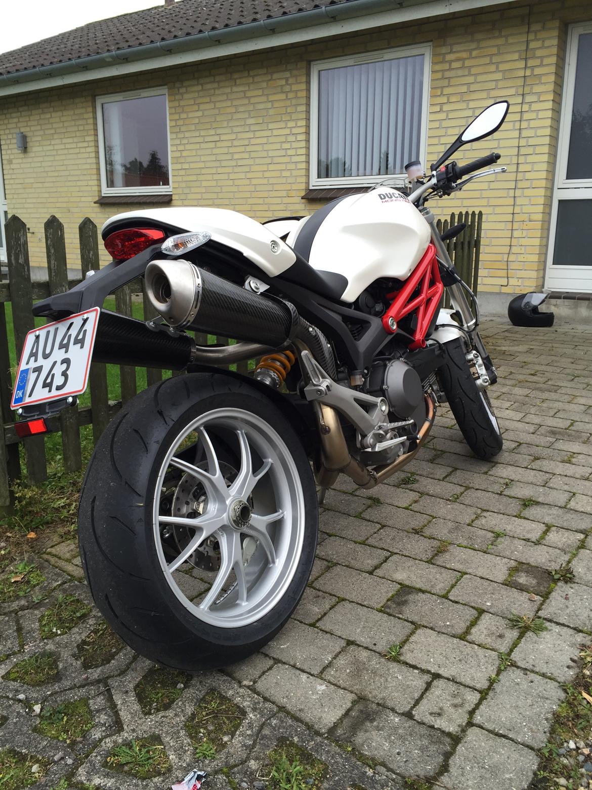 Ducati Monster 1100 ABS (solgt) billede 2