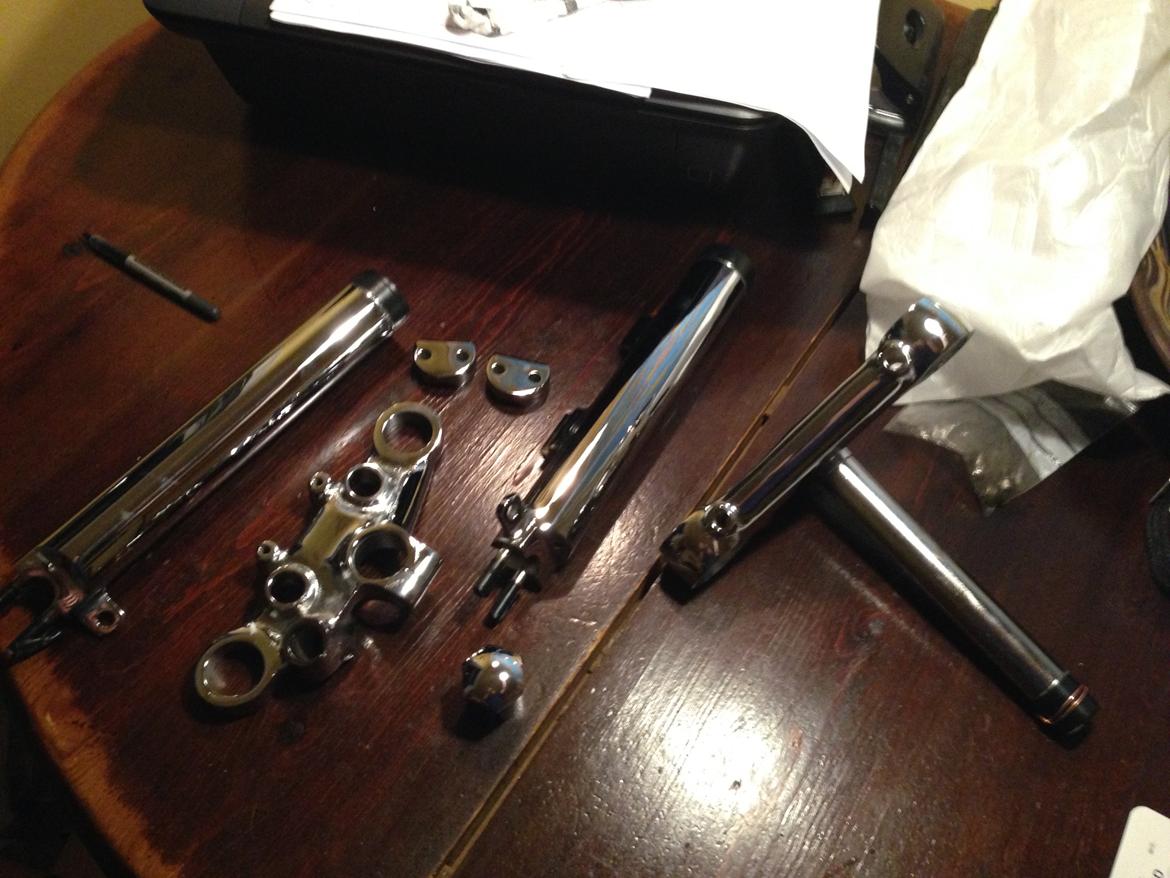 Triumph T120 - Dette er det færdige resultat, er virkelig godt tilfreds. Samme sted det får lov at om forkrome bagfælg mv. når der engang er tid. billede 6