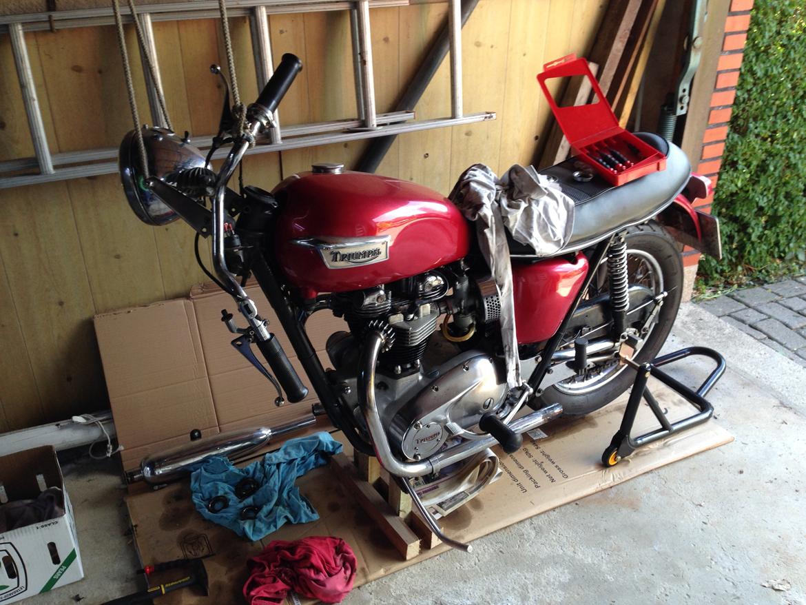 Triumph T120 - Jae billedet taler vel for sig selv, alt det afmonterede er endten om forkromet, nymalet eller nyt. billede 7