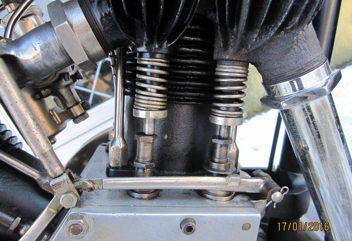 OEC Blackburne 1100 V-twin - Sideventil arrangement på forreste cylinder. billede 10