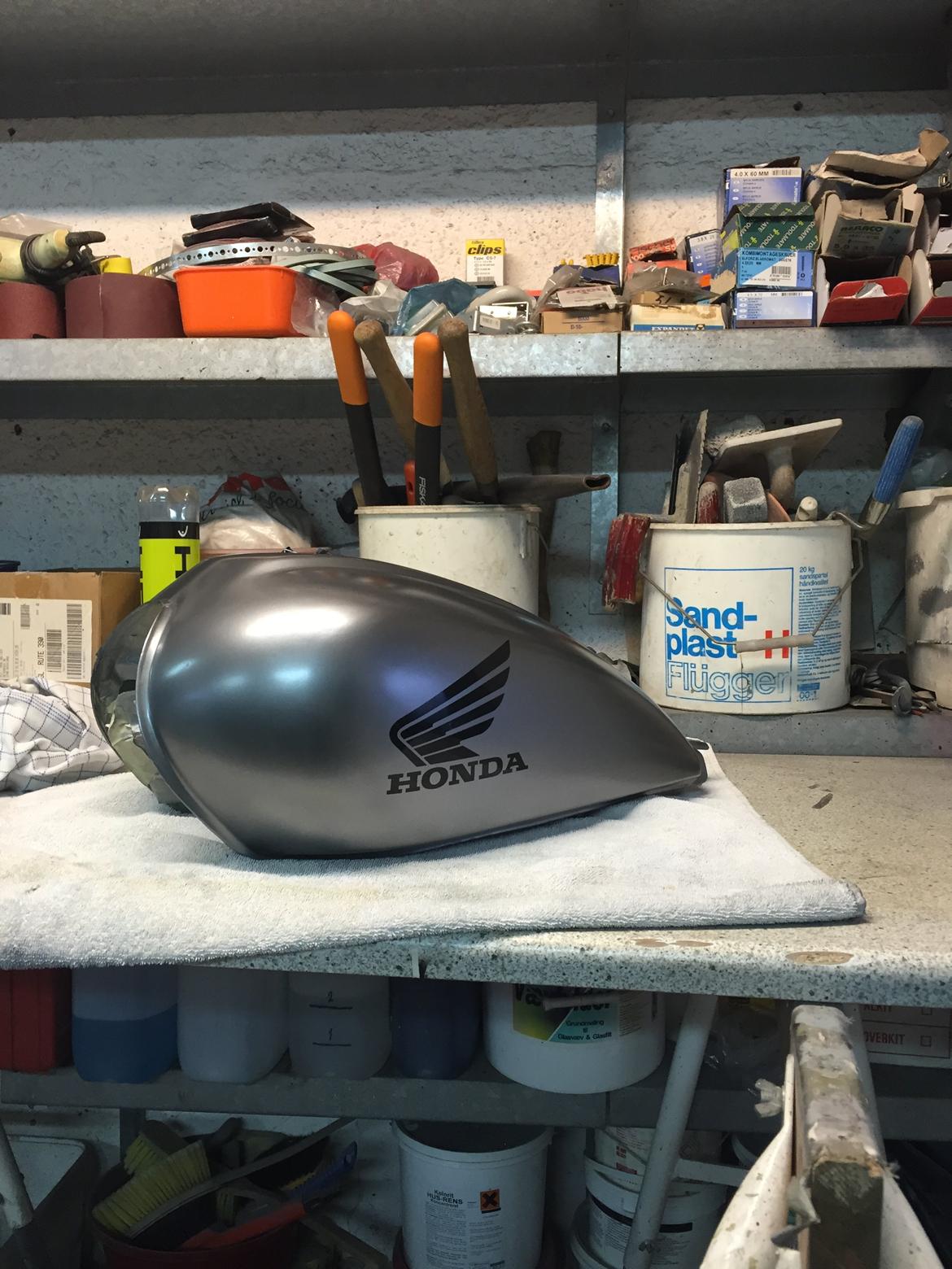 Honda CM400T - Lidt malerarbejde billede 4