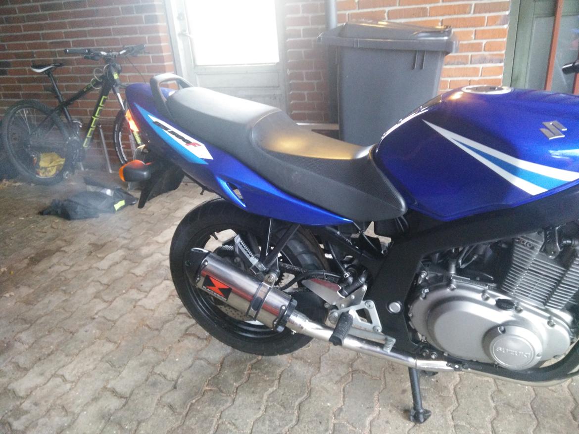 Suzuki GS500F - Lige et skud fra siden - taget med telefon billede 16