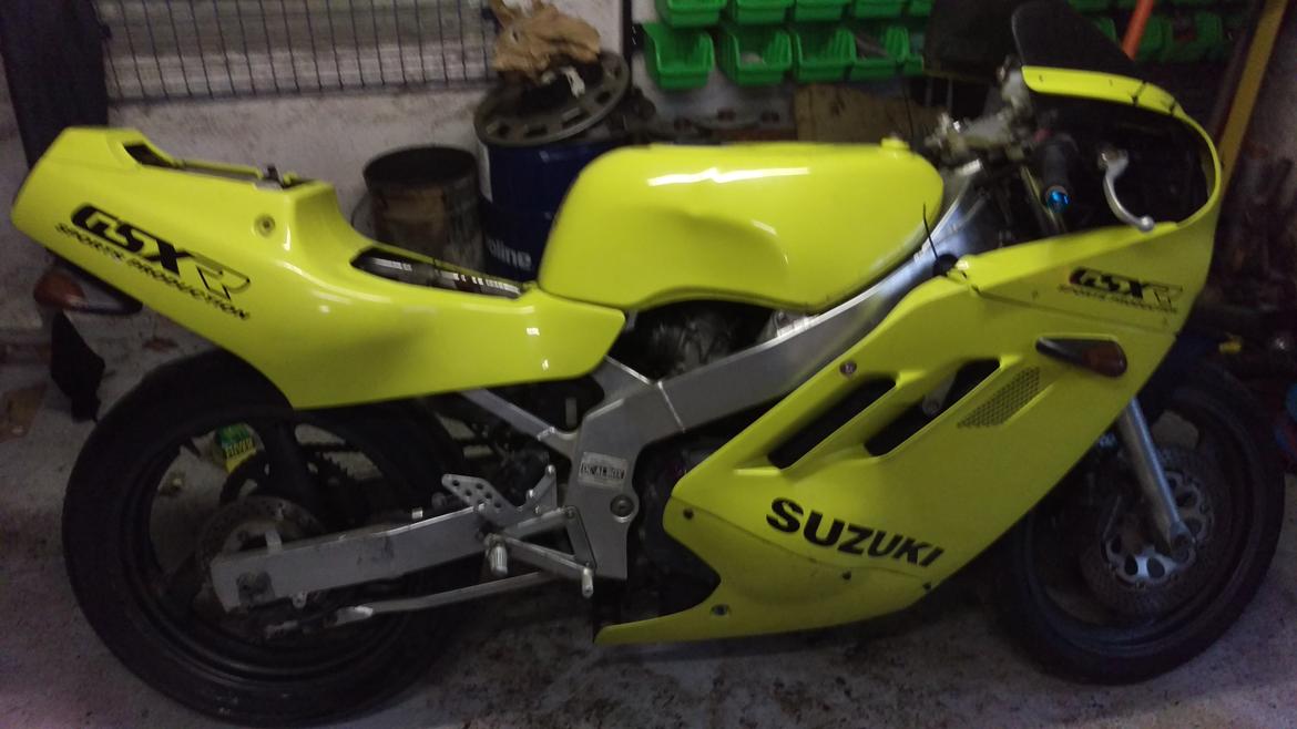 Suzuki gsx-r 400r (solgt) billede 1