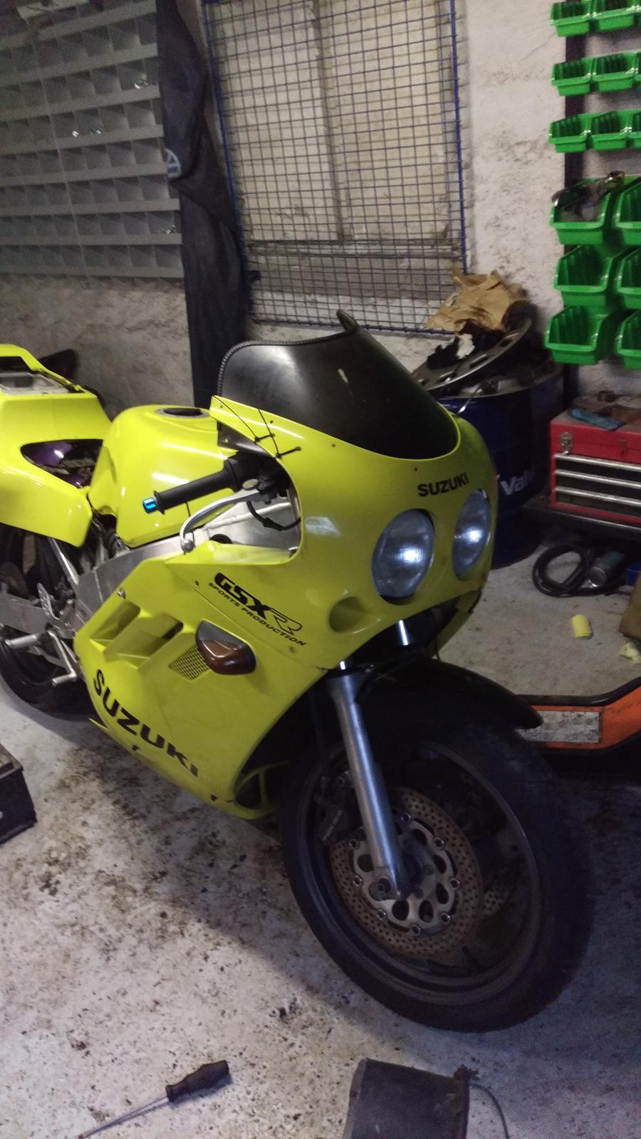 Suzuki gsx-r 400r (solgt) billede 2