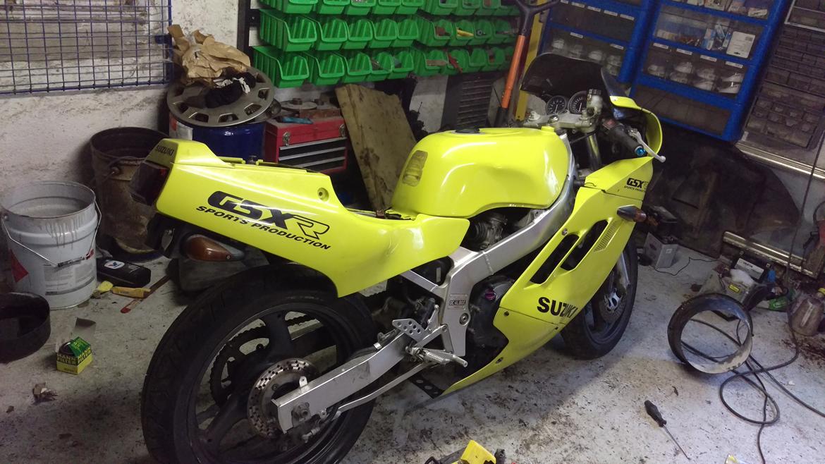 Suzuki gsx-r 400r (solgt) billede 4