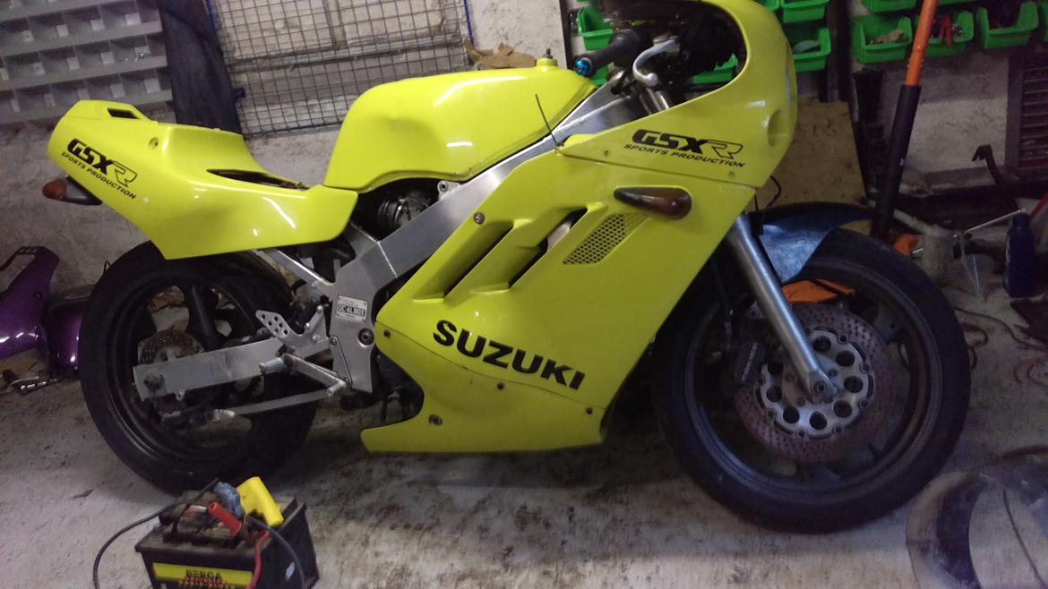 Suzuki gsx-r 400r (solgt) billede 5