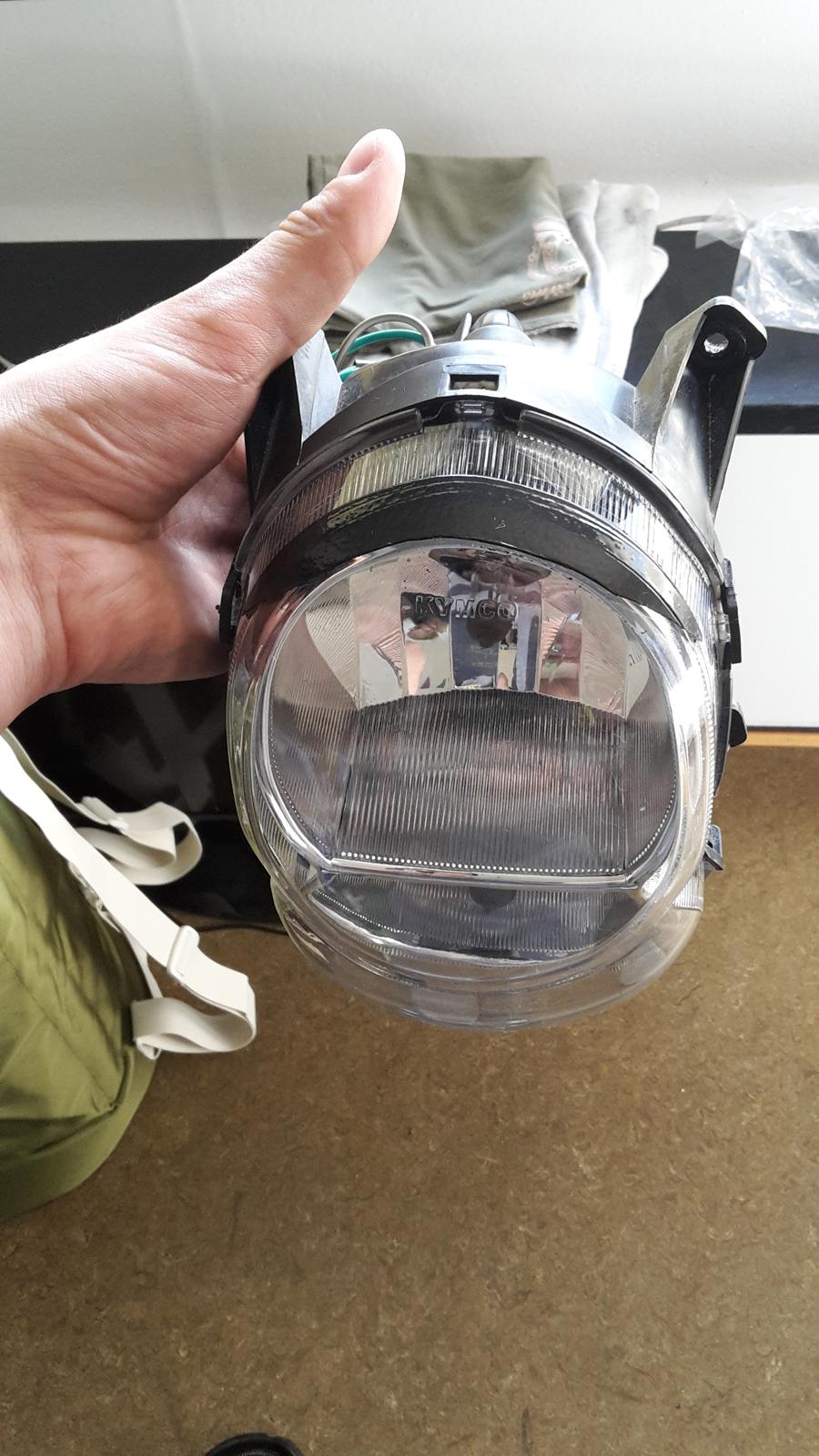 Kymco K-pipe 125 - Løsning på langt lys: første forsøg på spray-folie. billede 7