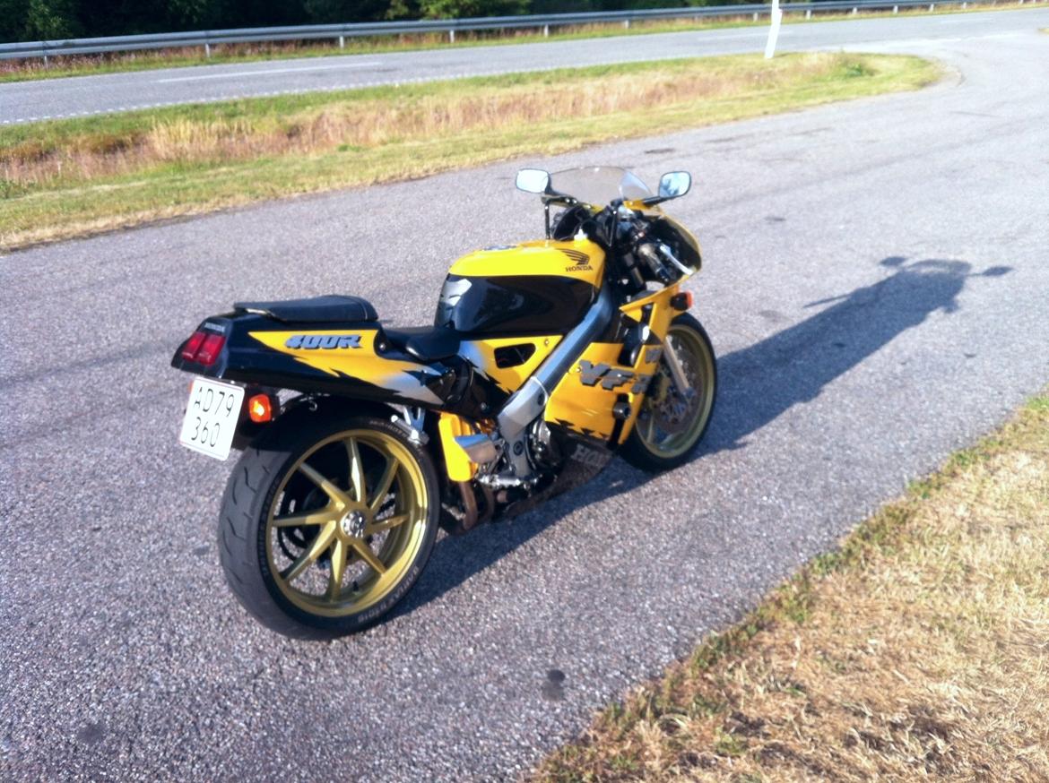 Honda VFR 400 R NC30 billede 1