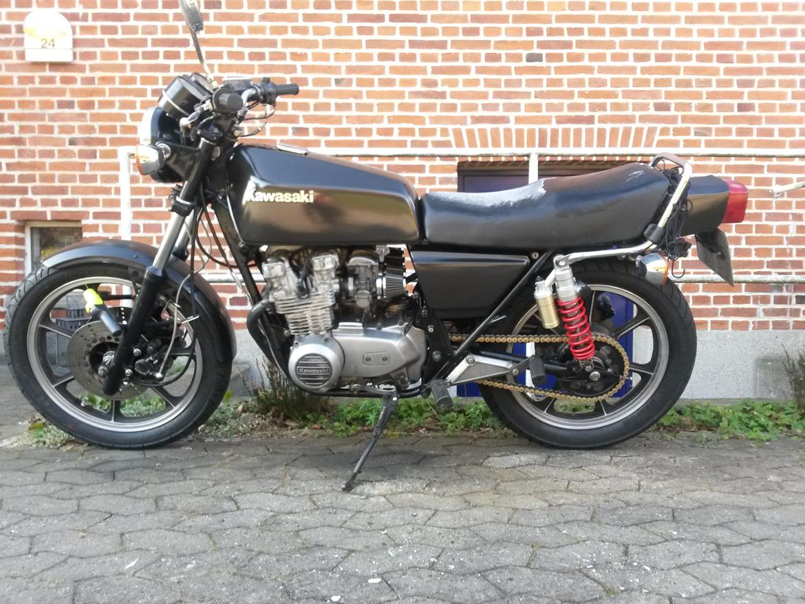 Kawasaki KZ550 - Så blev den malet og gjort pæn! =) billede 2