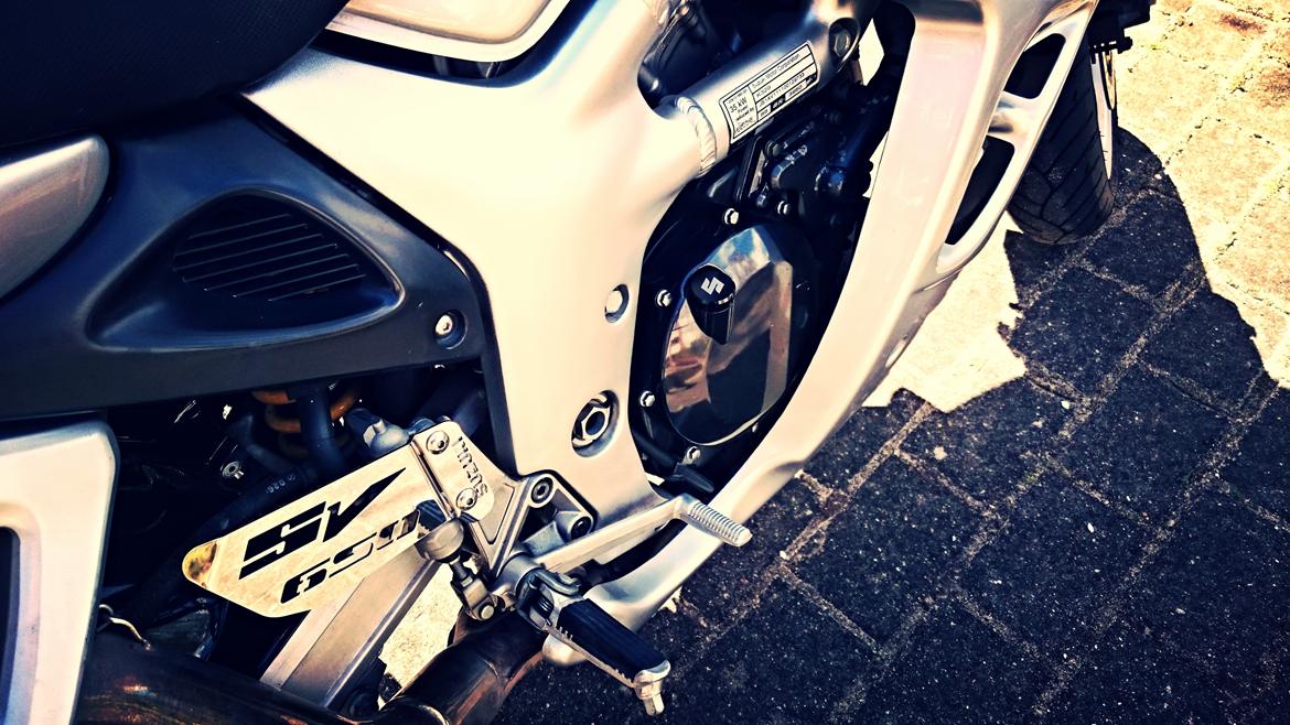 Suzuki SV650S - De små detaljer, heelplates og suzuki oil cap billede 9