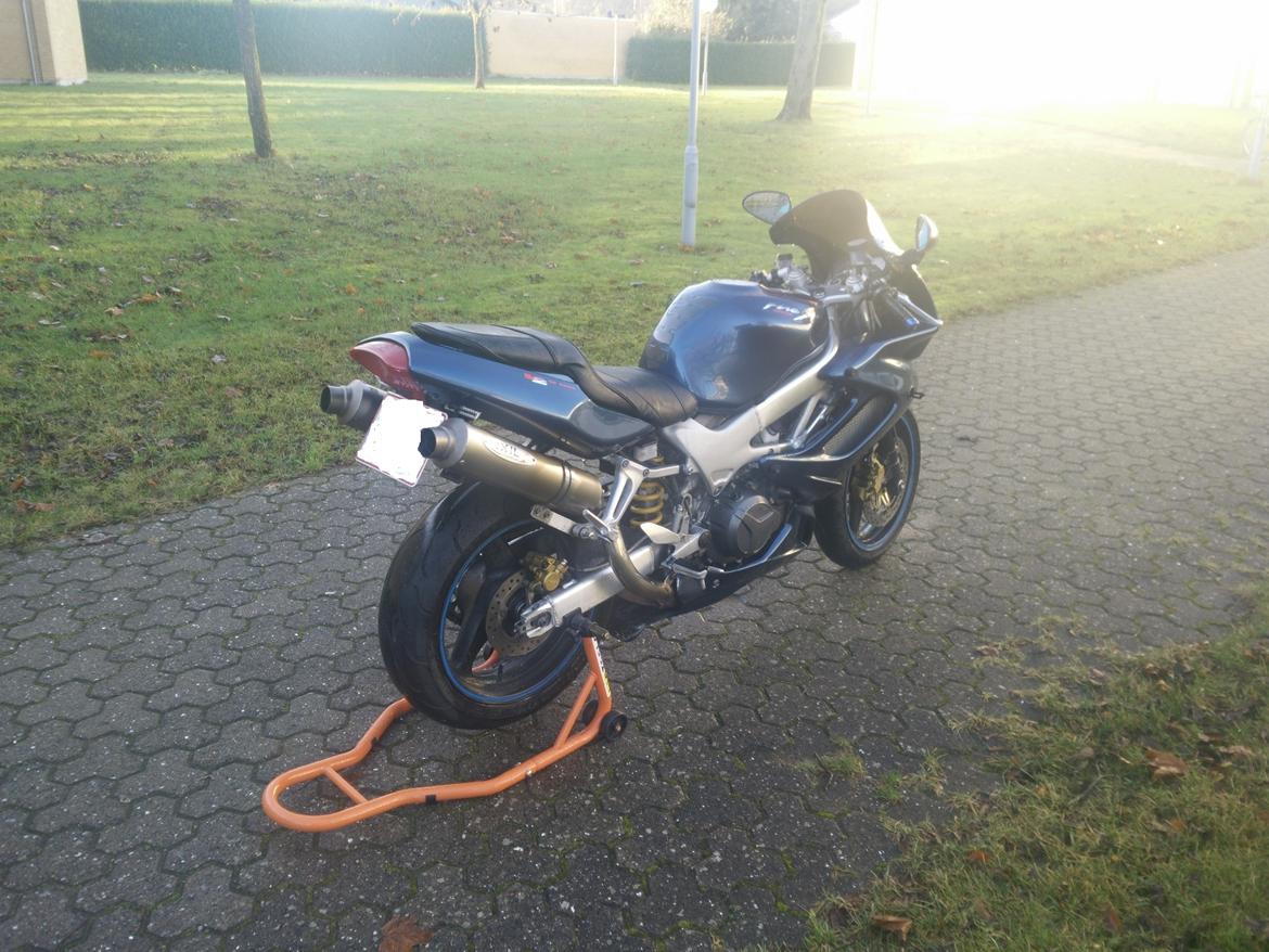 Honda VTR 1000 Firestorm billede 6