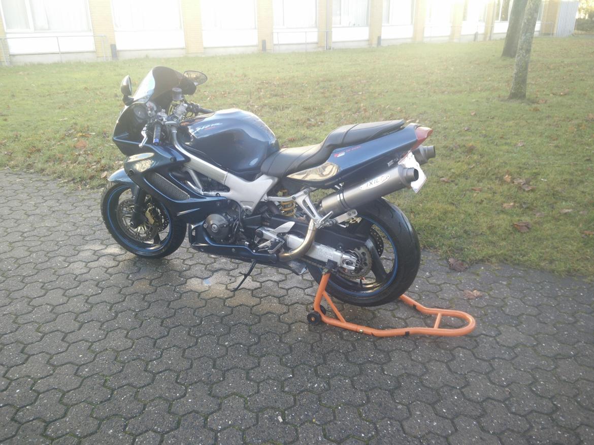 Honda VTR 1000 Firestorm billede 2