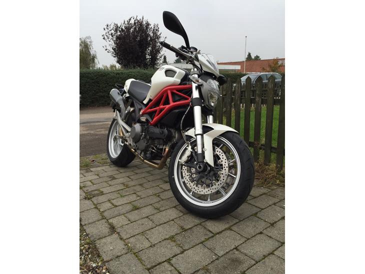 {{currentPhoto.altText}} billede {{currentPhoto.number}}