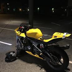 Yamaha R6