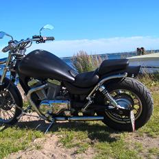 Suzuki Intruder VS 800