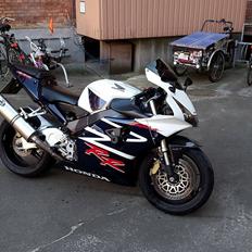 Honda cbr954rr